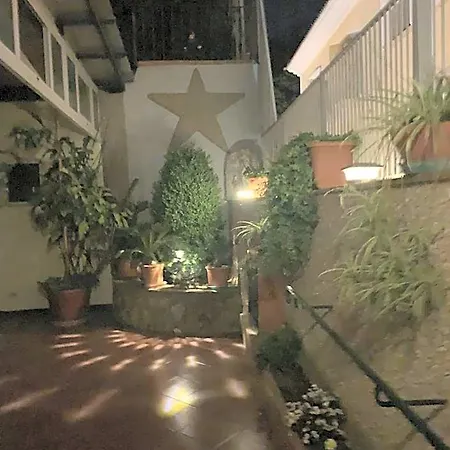Hedera Capri Bed & Breakfast 4*