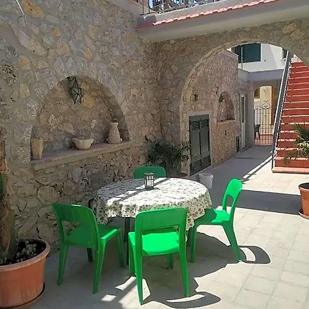 Hedera Capri 4*