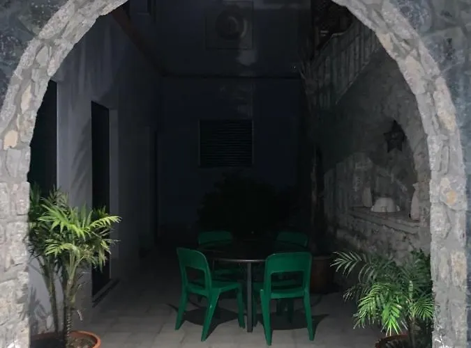 Hedera Capri Ανακάπρι